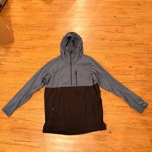 Men’s Dakine water resistant biking/hiking hooded pullover jacket.